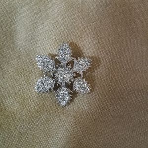 Snow flake brooch with clear stones, 1"